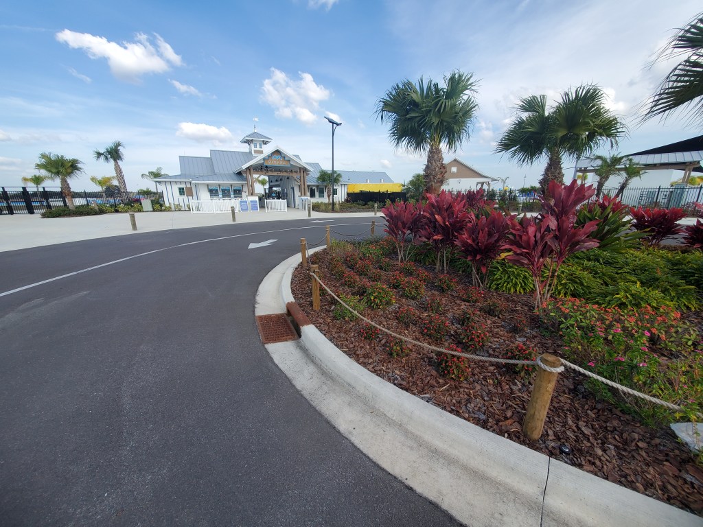 Mirada Lagoon Entryway